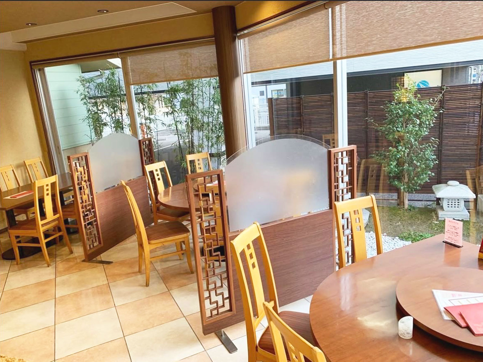 店内テーブル席
